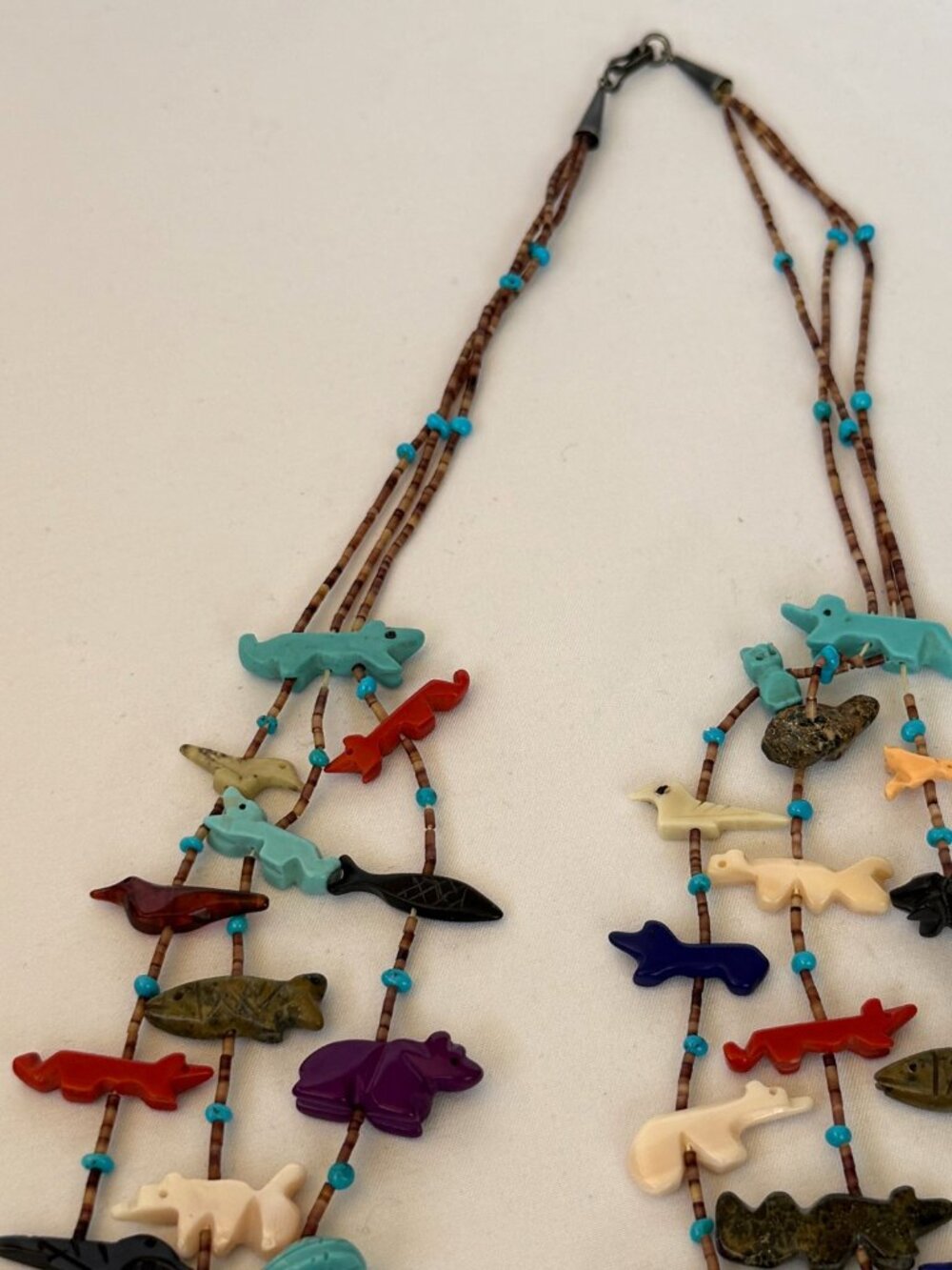 VINTAGE ZUNI ANIMAL FETISH HAND CARVED GEMSTONE HEISHI BEAD 3-STRAND NECKLACE - Picture 6 of 16